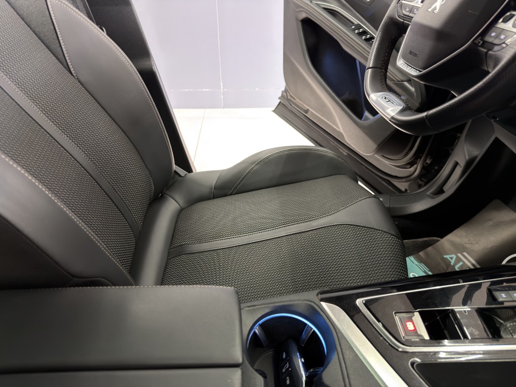 PEUGEOT 3008 1500 BLUEHDI 130 CV EAT8 GT PACK TETTO APRIBILE